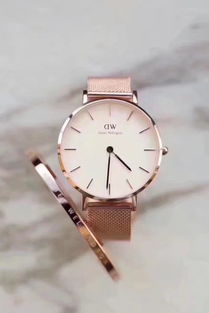 dw钢带手表怎么调表带,dw手表如何更换表带