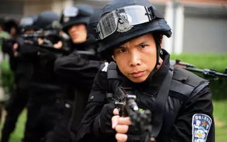 中国特警头盔的海报