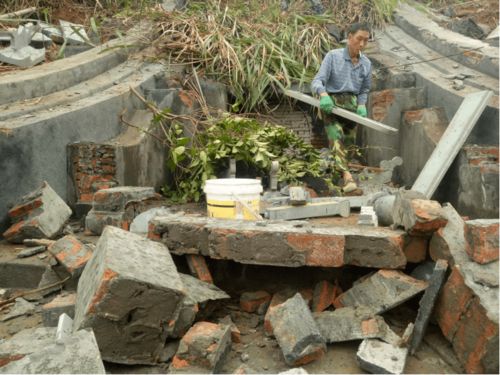 水门 对违建坟墓保持高压态势