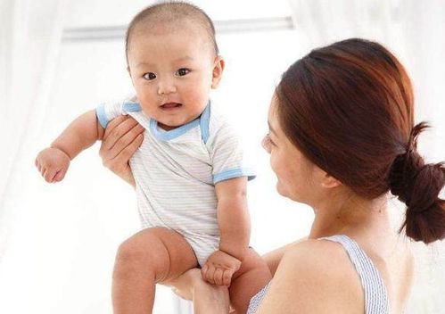 二个月宝宝认母的表现 二个月婴儿发育标准和表现