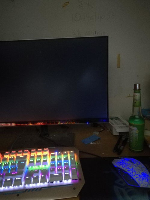 电脑指示灯都正常,但是显示器不亮 怎么回事 