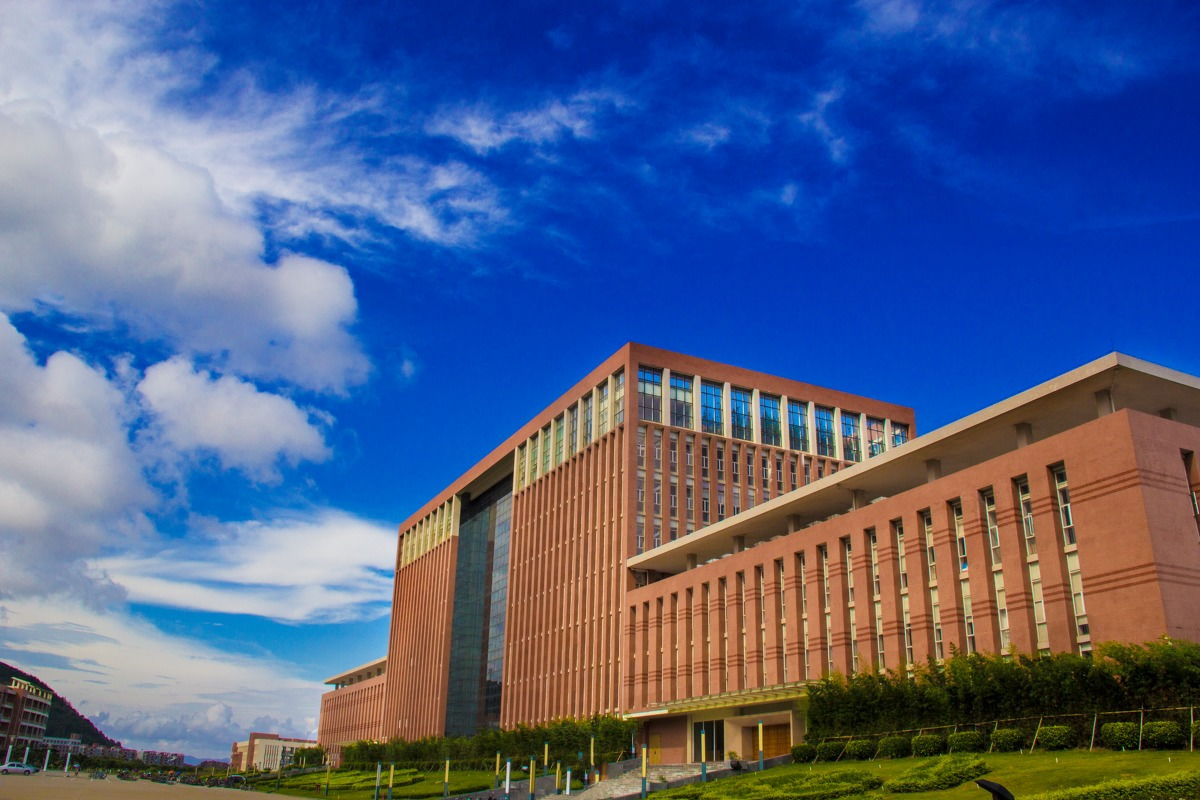 吉林大学珠海学院图书馆,吉林大学珠海学院的图书馆真的是亚洲最大的单体图书馆吗>???