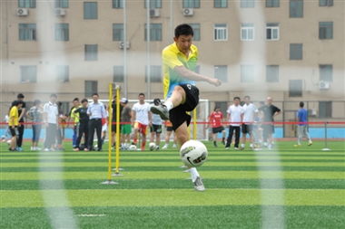 小学生足球队体能训练项目,小学生五年级孩子参加足球赛应该做哪些准备?