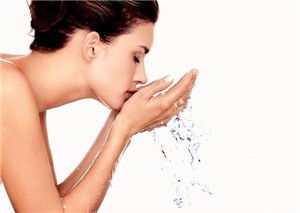 用白醋洗脸的正确步骤 孕妇能用白醋洗脸吗 