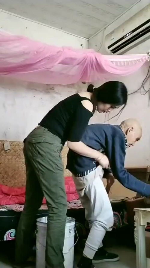 百善孝为先,给孝顺的美女点赞吧 