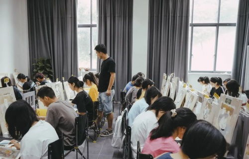 杭州美术培训班,杭州有那个比较好的画画的培训机构？