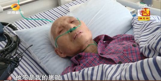 87岁母亲病危,儿子要求照顾老人被拒绝,病床前争当孝子有隐情