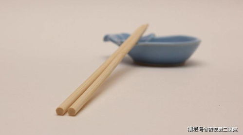 3根筷子如何在盛水的碗里直立(亲眼所见,并无弄虚作假,本人不相信迷信)