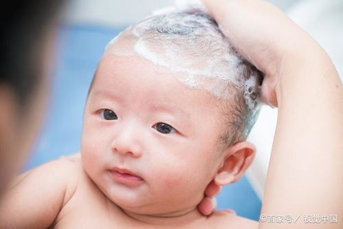 奶奶说 满月要剃头 ,妈妈认为头发太短不用剃,新生儿多大理发