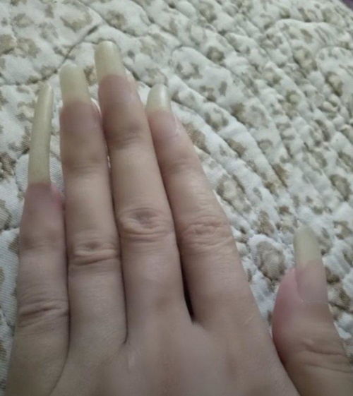 我15岁女生喜欢留长指甲,你们怎么看,漂亮不 