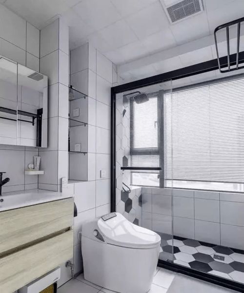 小户型卫生间如何提高收纳 装上壁龛,洗化用品也有了安稳的家
