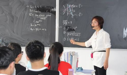 他离不开自己的学生,教师与学生——相互成就的纽带