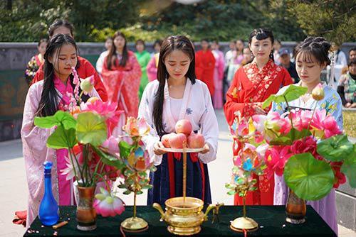 我国独特的花神文化 花神名叫 女夷 ,百花仙子和她有什么区别