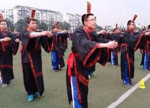 什么是成人礼 几岁的人过的 在中国 