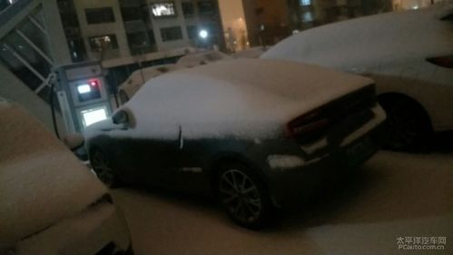 充电停车一晚上,零跑S01被雪堆成这样子了
