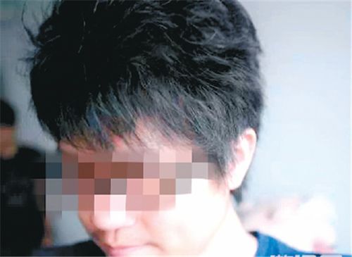 艳妆之下恋情岂能长久 27岁男子被女友素颜吓尿