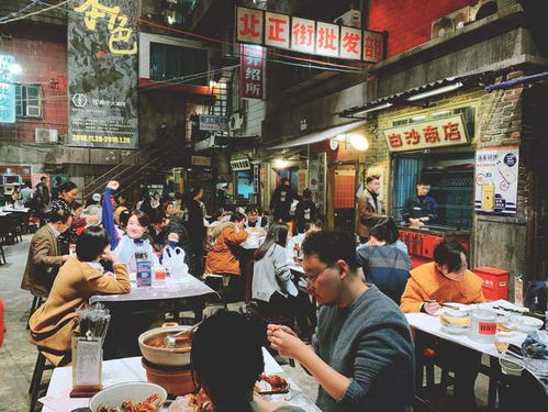 今年地摊和夜市对餐饮业的冲击力很大。餐饮业是该坚持还是该放弃(当下地摊经济和夜市经济非常火爆,我市也在开展)