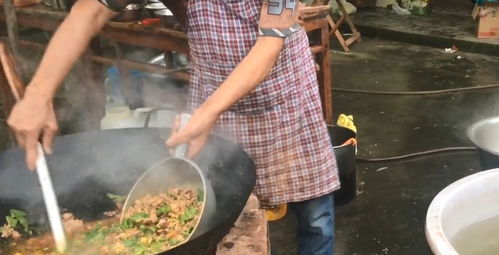 这才是猪肉最过瘾的做法,不说味道,单看锅铲的大小就被征服了