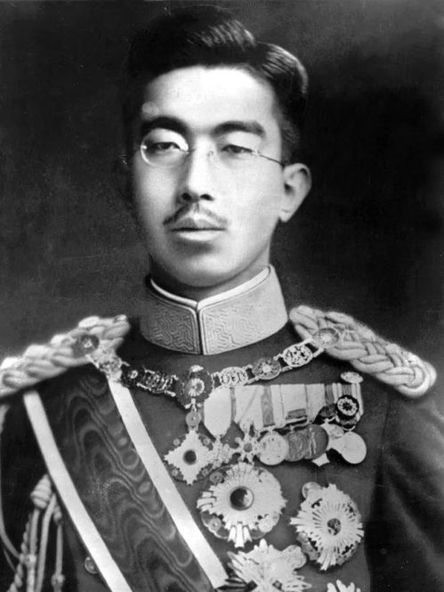 1946年,东京审判的28名战犯中为何没有日本天皇,究竟是谁在保他