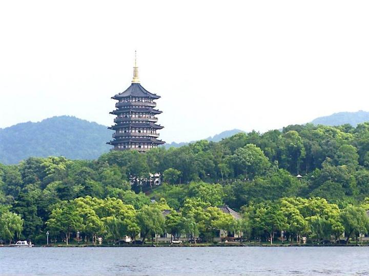 杭州西湖旅游路线：一次穿越千年的浪漫之旅