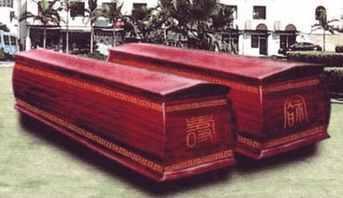 老婆闺女离奇死亡,村民做了两口棺材,等主人下葬
