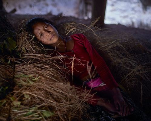 来月事视为不洁 尼泊尔妇女述悲惨遭遇 