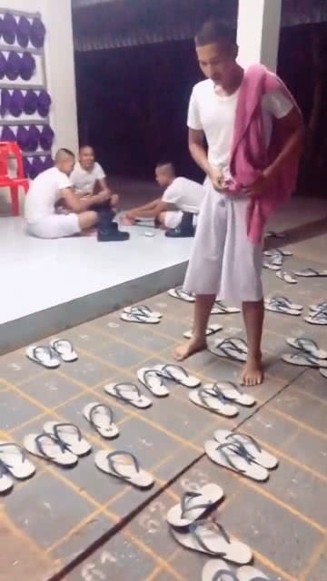 一个萝卜一个坑,泰国小伙穿鞋视频,把人笑喷了 