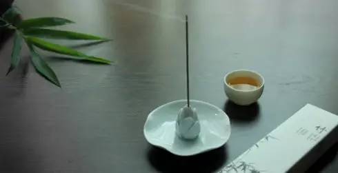 一杯热茶,焚香静待之