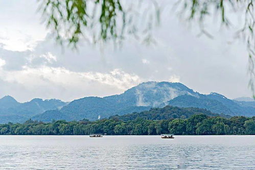 杭州西湖旅游景点,杭州西湖：人间天堂的绝美画卷