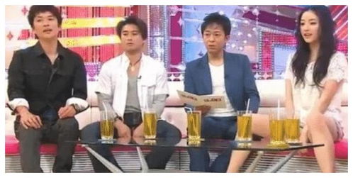日本女星在综艺节目,一个坐姿让男嘉宾眼睛直了,当镜头瞎的吗