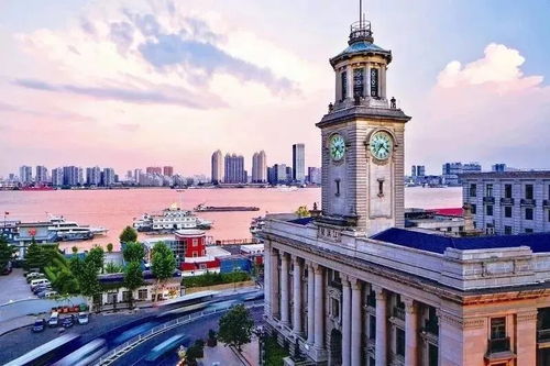 武汉的一个市辖区,人口近65万,相当于每平方公里住着2.3万人