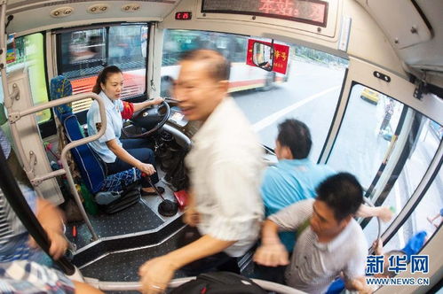 重庆公交女司机开豪车上班 