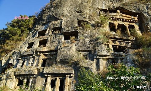 建在峭壁上的石棺墓穴,距今已2500年,原因仍是未解之谜