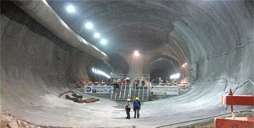 穿越天山：中国最难隧道背后的传奇故事