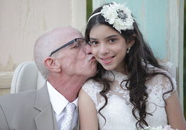 美患癌父亲与11岁女儿迎特别婚礼 