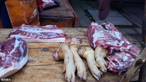 为什么猪肉摆着卖,牛肉却挂着卖 好看还是套路深 看完就明白了