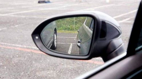 倒车时应该看左右后视镜,还是看倒车影像呢