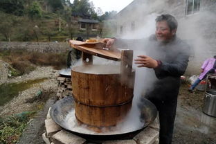 黔东南乡村办酒宴 砖头搭灶 露天做饭 古朴的味道 浓烈的乡愁 