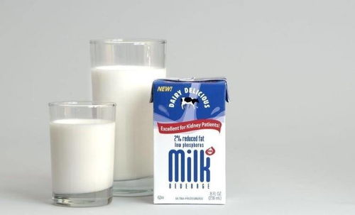 纯牛奶好还是酸奶好(酸奶和纯牛奶哪个比较好)