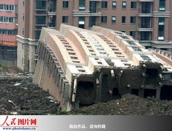 上海13层在建商品楼倒塌续 开发商等9人被控制 