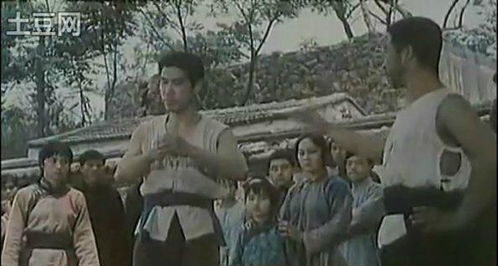 电影东方旭是一部反映中国革命历史的宏伟史诗,它以激昂的笔调,描绘了那个风云变幻、英雄辈出的年代