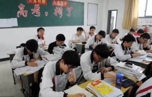 我国高考 最辛苦 的省份 学生每天睡不了6小时, 差一分干掉千人