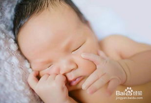 新生儿哭闹不睡觉 婴儿晚上到处看不睡觉怎么办