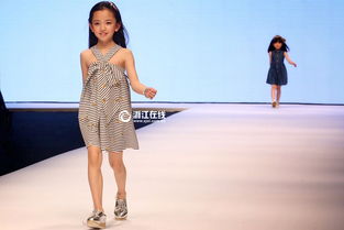 杭州时装周上的小模特 小萝莉们在T台表现毫不逊色 