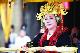 武则天斯琴高娃上朝,武则天和斯琴高娃是两位著名的历史人物，其中武则天是中国历史上唯一的女皇帝，而斯琴高娃则是一位著名的演员