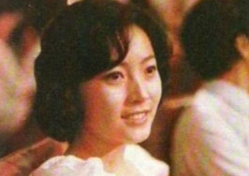 陈道明和妻子相爱35年,妻子为他离开央视,女儿美艳绝伦无人敢娶