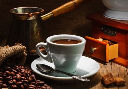 喝黑咖啡对肠胃有哪些影响呢有何依据(喝黑咖啡会促进消化吗)