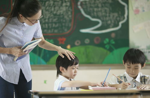 为什么都说 左撇子 的孩子比较聪明 医生一般不说,父母要知道