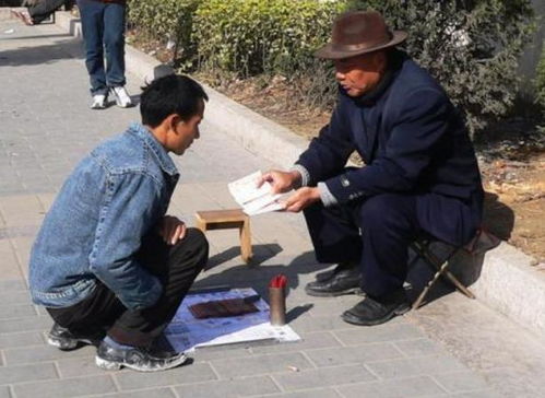 女子给两儿子算命,算命先生说 他们的命运截然相反,只能靠一个 