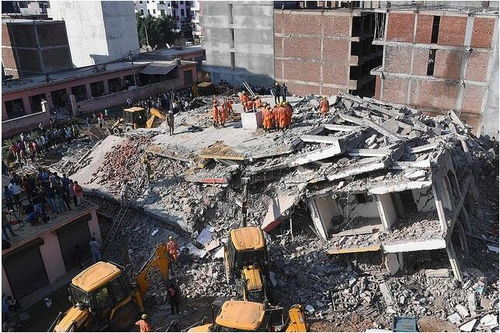 印度在建大楼倒塌压垮相邻楼房 已致两人死亡 